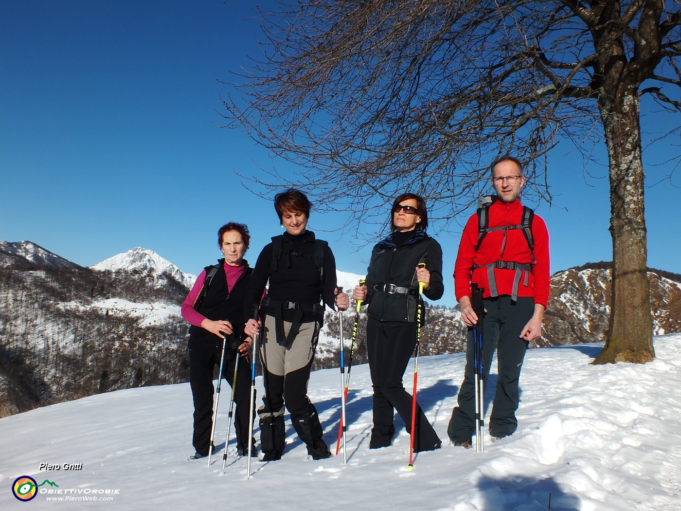 15 Sui prati innevati di Prato Giougno (1268 m).JPG